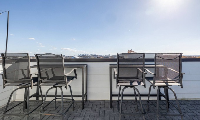 Haynes Area House | Downtown Nashville City Views w/HUGE Rooftop Patio & Smart House Features