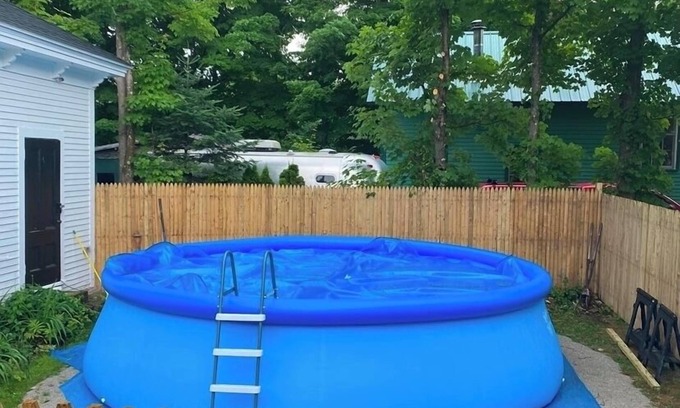 North Conway House | Downtown NC Village! Private pool and hot tub!