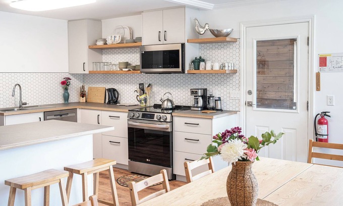 Revelstoke House | * DOWNTOWN * NEW RENOVATED * Walking distance to everything * Family Friendly *
