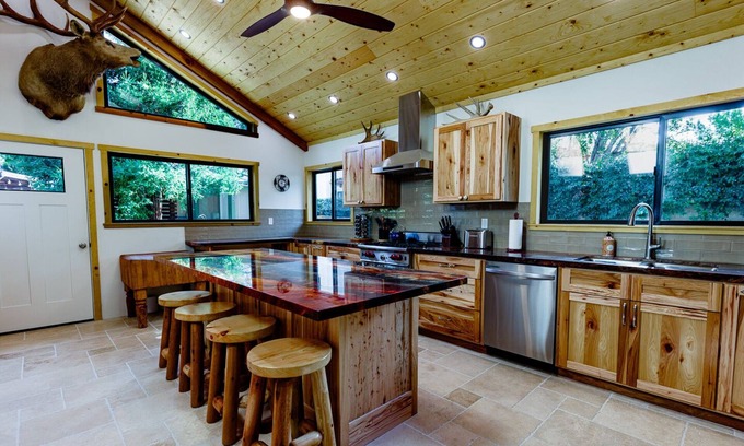 Ojai House | Downtown Ojai Bears Den