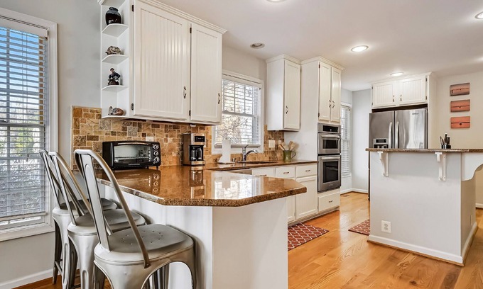 Oxford House | Downtown Oxford | Bikes | Pet Friendly