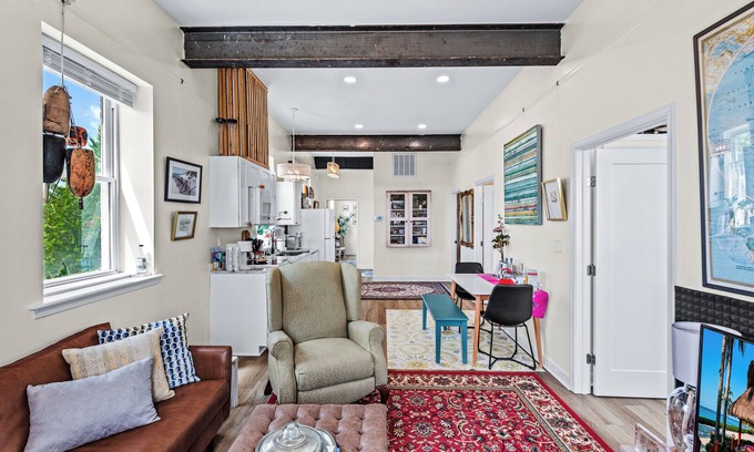 Issue Condo | Downtown Residential Suite across from the Beach