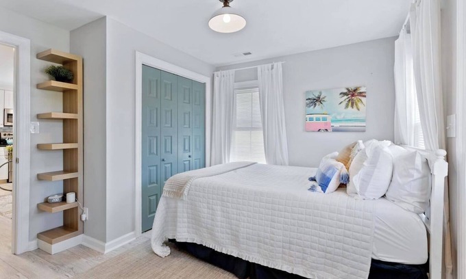 Downtown Apartment | Downtown Retreat private balcony