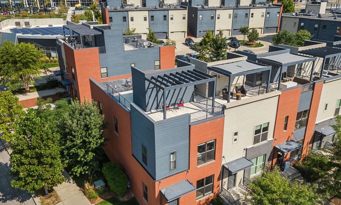 Downtown Des Moines House | Downtown Skyline Views in Modern Townhome with Rooftop Patios