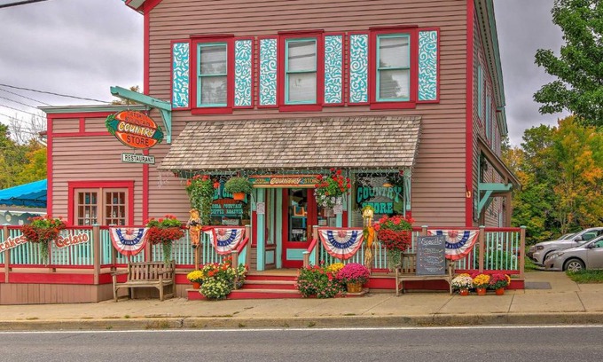 Tannersville Apartment | Downtown Tannersville Apt - 3 Mi to Hunter Mtn
