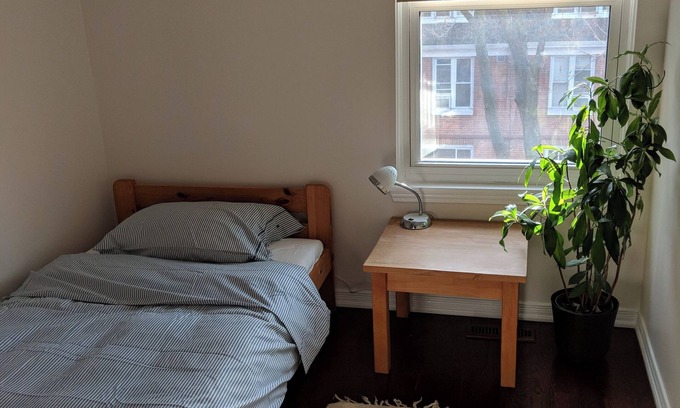 Old Town House | Downtown Townhouse prime location