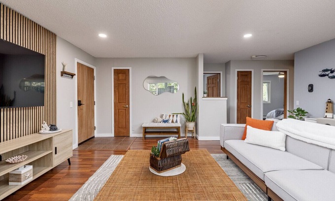 Downtown Anchorage Apartment | Downtown Urban Retreat Sleeps 4