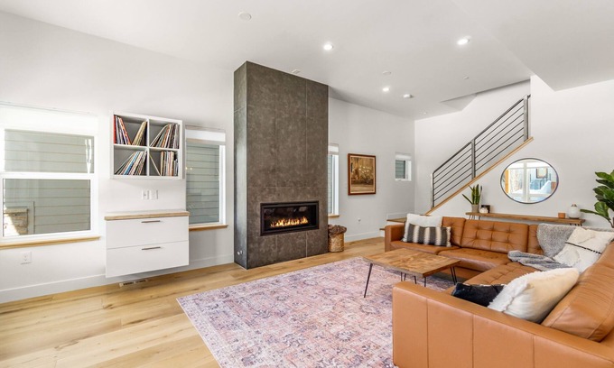 Old Town North House | Downtown Views Deluxe 5/4+ Rooftop Hot Tub!