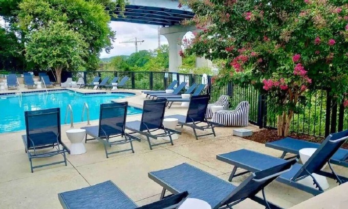 East Bank Condo | Downtown w/pool, gym, laundry, free parking, river view, fireplace, sleeps 4!