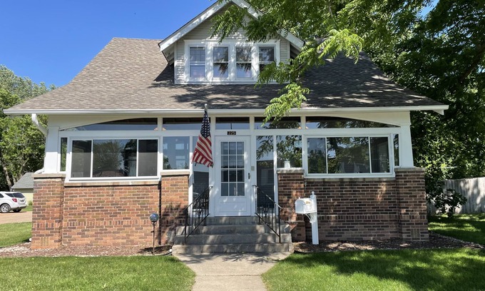 Waconia House | Downtown Waconia Charmer!