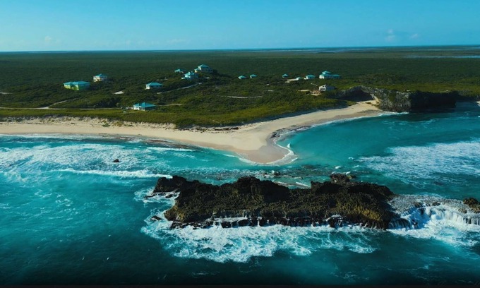 Conch Bar Villa | Dragon Cay Resort