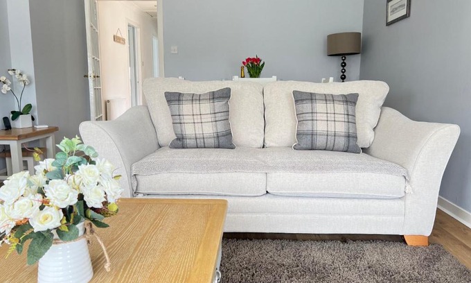 Kilrenny House | Dragonfly - HOT TUB luxury two bedroom cottage