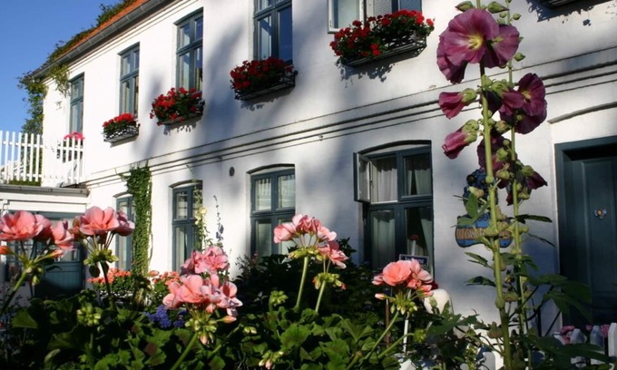 Bolshavn Apartment | Dream apartment in a large park-like hotel garden directly on the Baltic Sea.