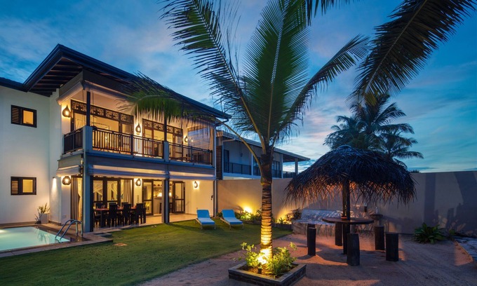 Hikkaduwa Villa | Dream Beach Villas/Villa Araliya, luxury villa right on the white sand beach