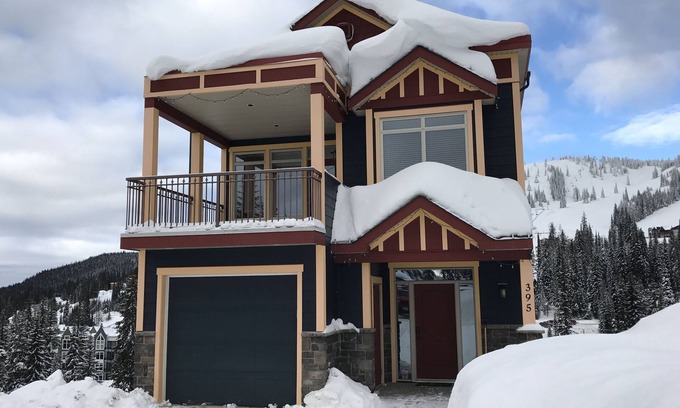 Silver Star Mountain Ski Chalet | Dream Catcher - Luxury Mountain Chalet, 50 Metres from Village, Ski In/Ski Out