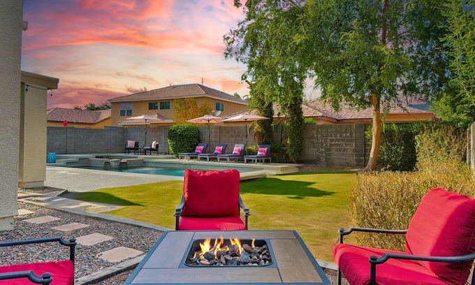 Gilbert House | Dream Home in Gilbert! Fun Times, Lots of Amenities! Pool Home.