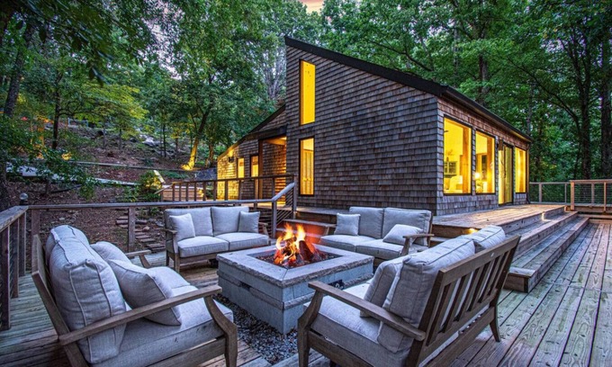 Mountain Creek House | Dream Retreat with Hot Tub, FirePit, Grill and only 15 min to Downtown Chattanooga