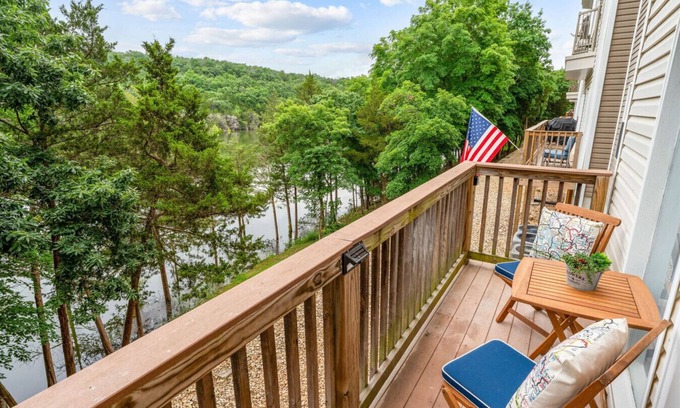 Kimberling City Condo | *Dream Shore* Gorgeous Remodeled 2BR/2BA *Lake Front*