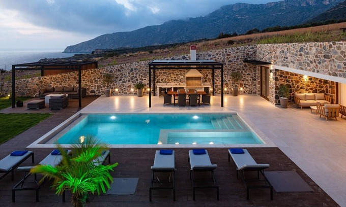 Livadia Villa | Dream vacation with stunning sunsets at Villa Violetta