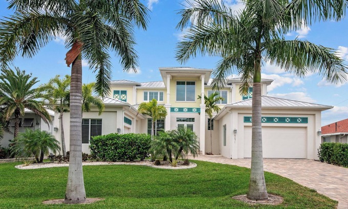 Yacht Club Villa | Dream villa in a beautiful location directly on the river