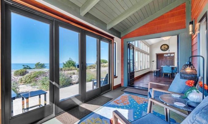 Manchester House | 'Dream Weaver' House w/Hot Tub & Ocean View!