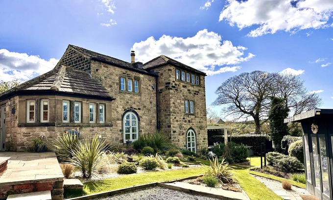 Crigglestone House | Dreamwood Cottage Luxury Family Hottub Retreat