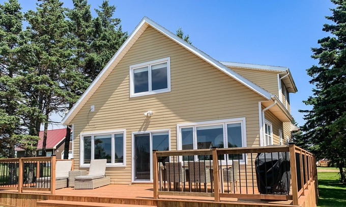 Canoe Cove Cottage | Dreamy 3 BR Cottage