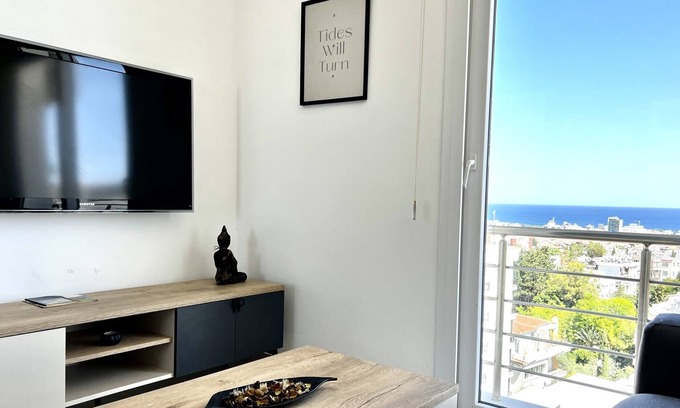 Kyrenia Apartment | Dreamy and Central Flat w Sea-View Balcony