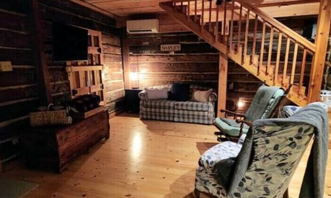 Saluda Cabin | Dreamy log cabin off a country road, short hike to waterfalls. Pet friendly.