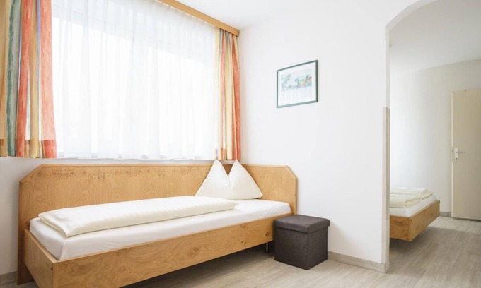 Schallmoos House | Dreibettzimmer - Drei Kreuz, Hotel
