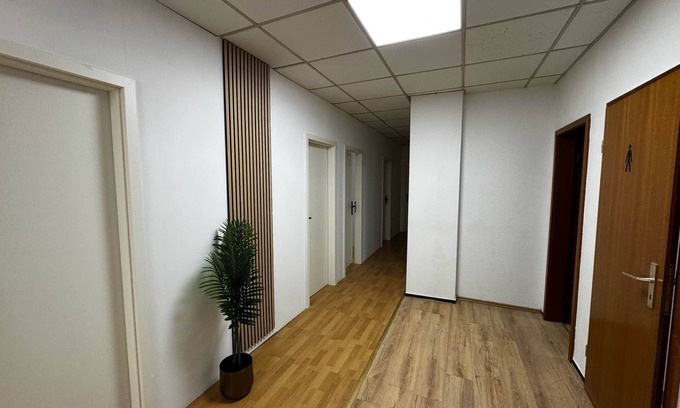 Dreieich Apartment | Dreieich apartment 10 persons - 8 single rooms parking lot truck