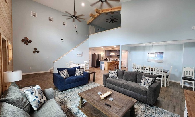 Long Mott House | Driftaway Barndo is steps to Seadrift fishing pier
