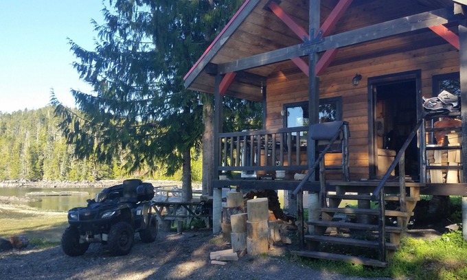 Cariboo Chilcotin Coast Resort | Drifterscove has 2 cabins for rent just down the channel from Bella bella.