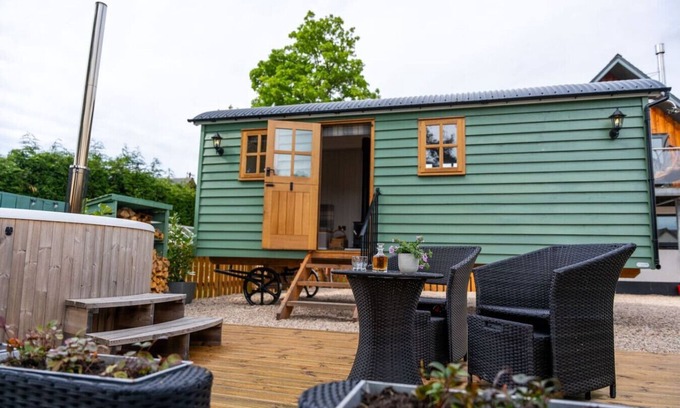 Corpach Cabin | Driftwood and Hot Tub