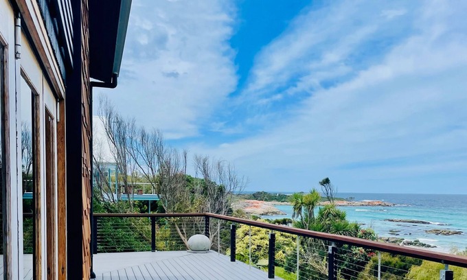 The Gardens House | Driftwood Bay of Fires - A spacious and luxurious scandinavian style beach house