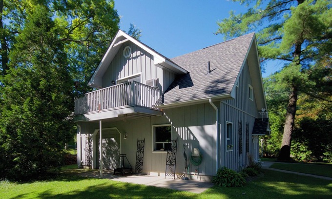Grand Bend Cottage | Driftwood Coach House