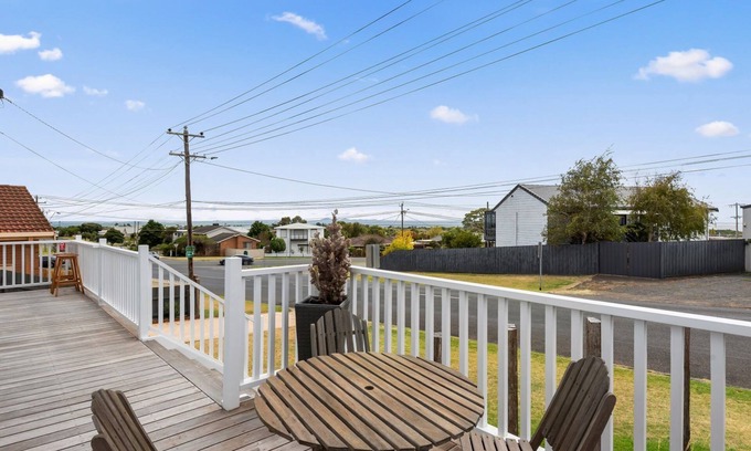 Portarlington House | Driftwood on Smythe - Beautifully Renovated with Bay Views.