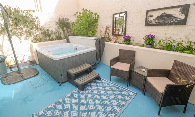 Marazion Cottage | DRIFTWOOD, romantic, character holiday cottage in Marazion
