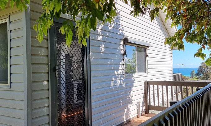 Dromana House | Dromana getaway with a view, air con and wi-fi.