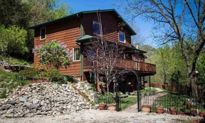 Lansing House | Drop Tine Ridge w/Hot Tub