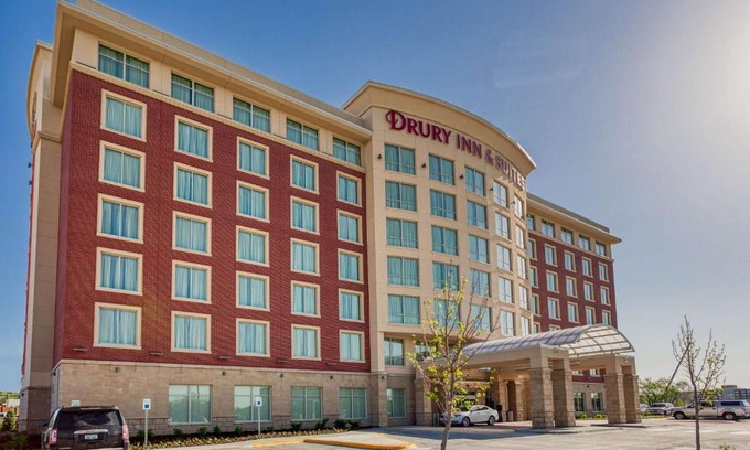 Iowa River Landing Hotel | Drury Inn & Suites Iowa City Coralville
