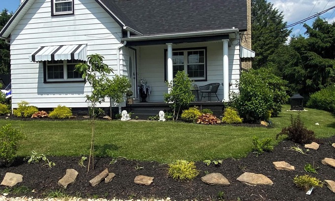 Ellwood City House | Drusilla’s Cottage Charming 3-bedroom house,AC, fitness room, garage & pavilion