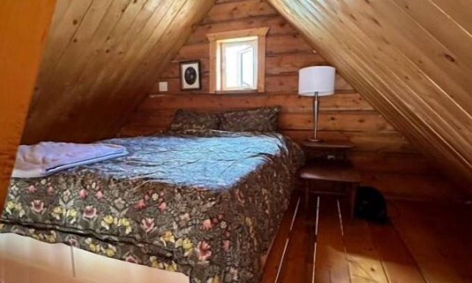 Whitehorse Cabin | Dry Log Cabin with Mountain Views