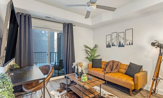 Rio Grande Apartment | DT SLC | King Bed | Gym | Parking | Walk Score 90