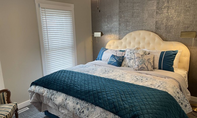 Dubuque House | Dubuque Luxury Rentals Washington Street
