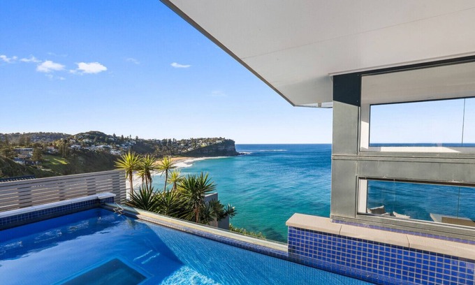 Mona Vale House | Due North - Stunning Beach & Ocean Views