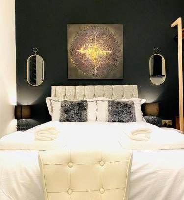 Mildmay Apartment | Duke and Duchess Apartments and Rooms - Private in Room Hot Tub Suites