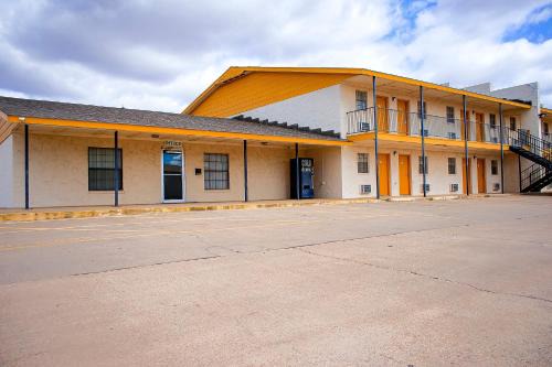 Duncan Hotel | Duncan Inn by OYO, OK - Hwy 81 Near Chisholm Casino