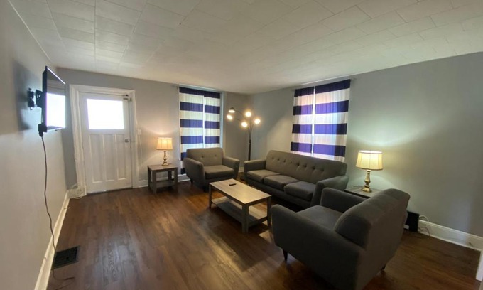 Napanee Apartment | Dundas Street house