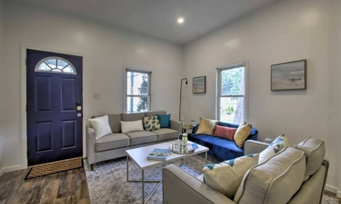 Chesterton House | Dunes Home 3 Bedroom I 2 BHR I 2 Living rooms Home | Valpo University | Dunes